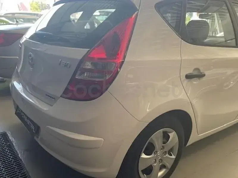 Usado Hyundai i30 Classic 90 CV (66 kW) 2010 Blanco Berlina