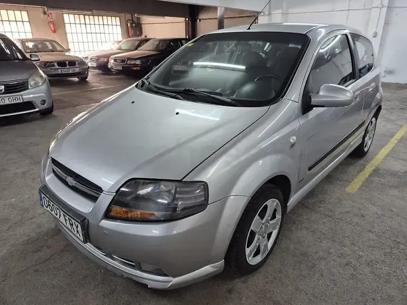 Usado Chevrolet Kalos SE 94 CV (69 kW) 2007 Gris / plata Berlina