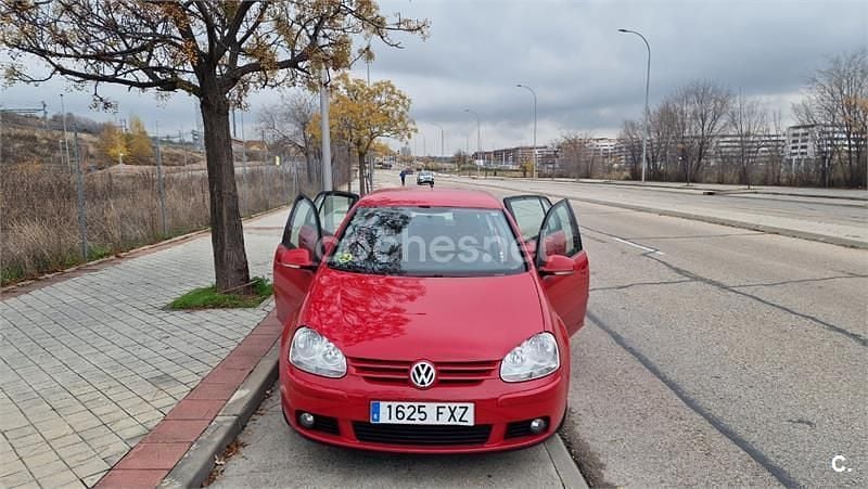 Rojo Usado 2007 VW Golf V Berlina | 5000 € (Precio justo) - Imagen 1/4