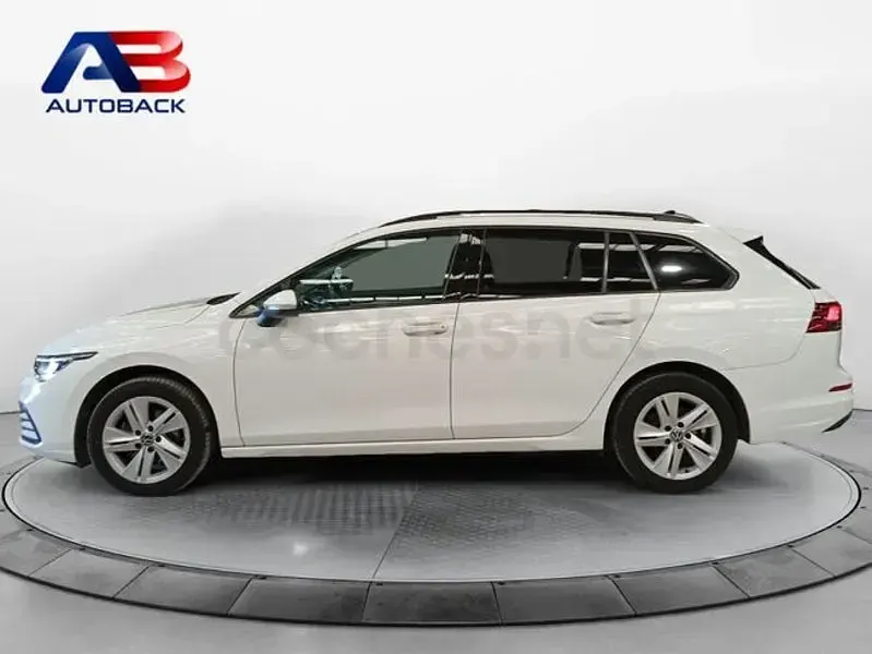 Usado VW Golf VIII Life 110 CV (80 kW) 2021 Blanco Familiar