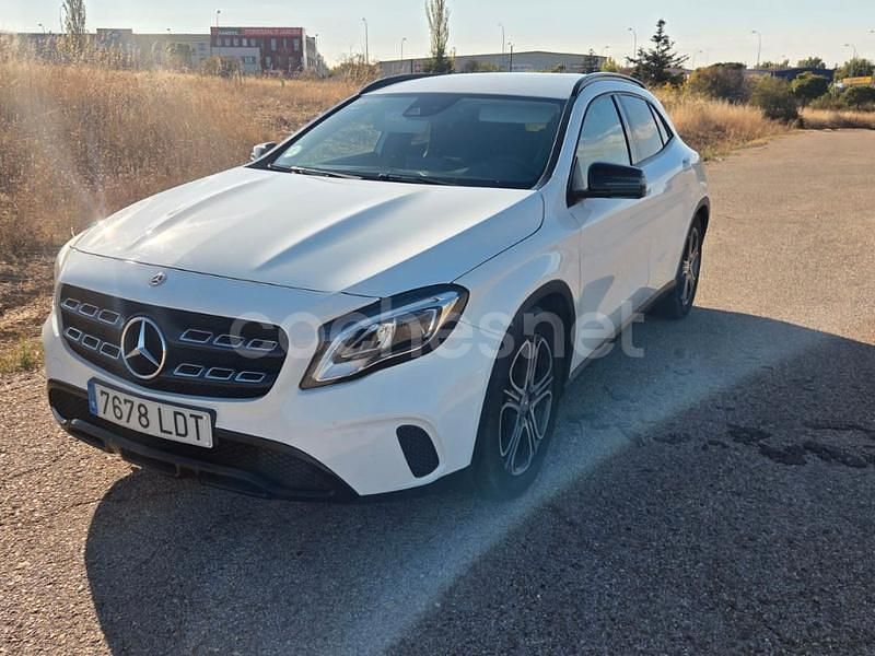 Usado Mercedes GLA180 122 CV (89 kW) 2020 Blanco SUV
