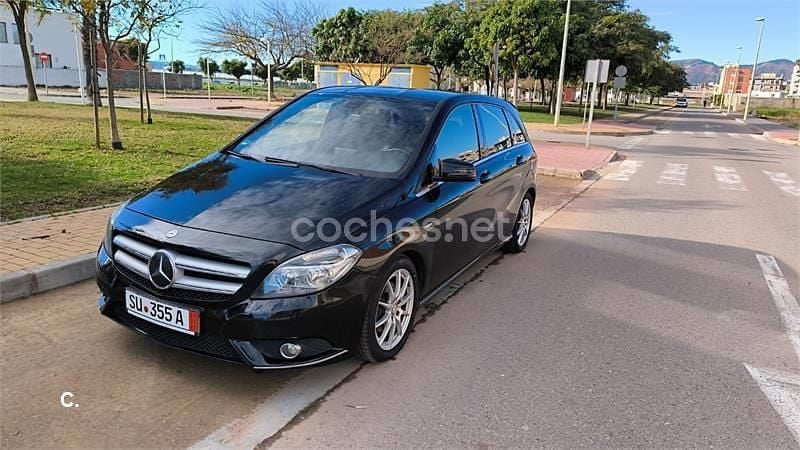 Usado Mercedes B180 122 CV (89 kW) 2012 Negro Monovolumen