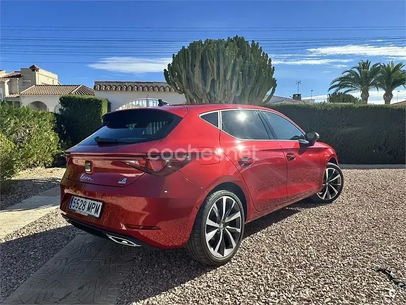 Usado Seat Leon FR 204 CV (150 kW) 2020 Granate Berlina