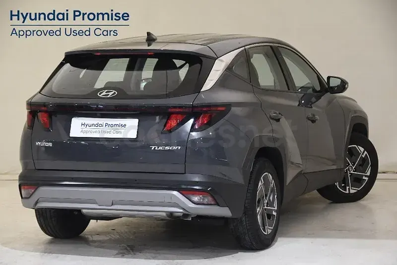 Usado Hyundai Tucson 160 CV (117 kW) 2025 Gris / plata SUV