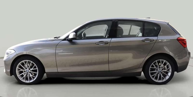 Usado BMW 118 Sport Line 136 CV (100 kW) 2016 Gris Utilitario