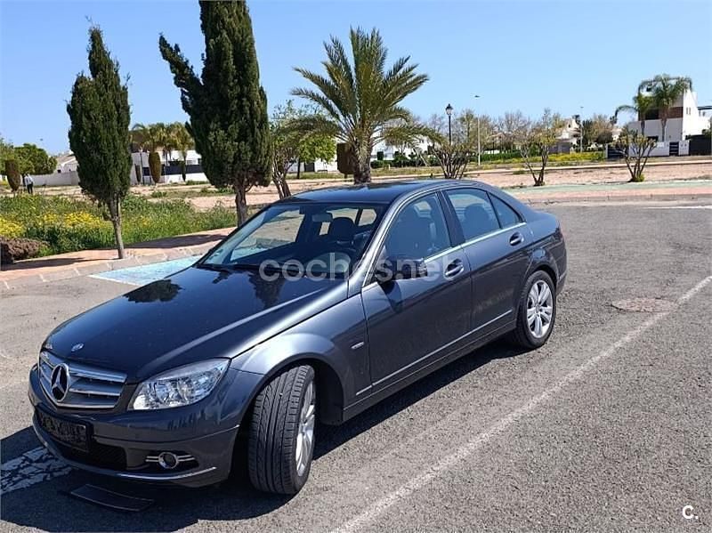 Usado Mercedes C200 Avantgarde 136 CV (100 kW) 2010 Azul Berlina