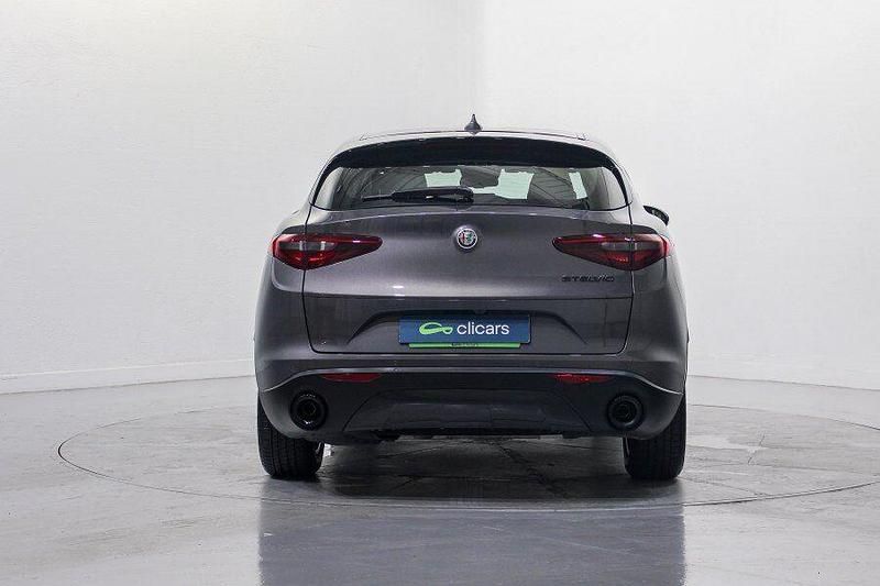 Usado Alfa Romeo Stelvio Sprint 190 CV (139 kW) 2021 Azul SUV