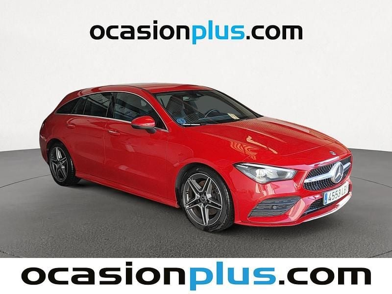 Usado Mercedes CLA220 Shooting Brake AMG 190 CV (139 kW) 2019 Rojo Familiar