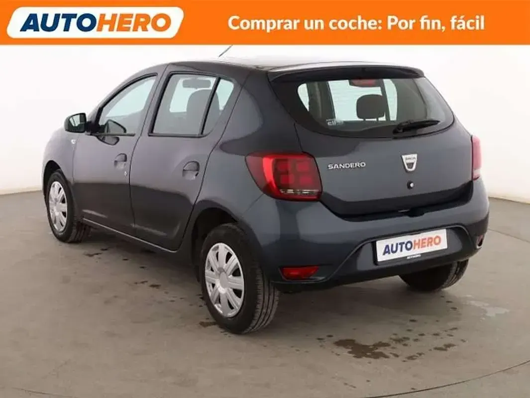 Usado Dacia Sandero Essentiel 75 CV (55 kW) 2019 Gris Utilitario