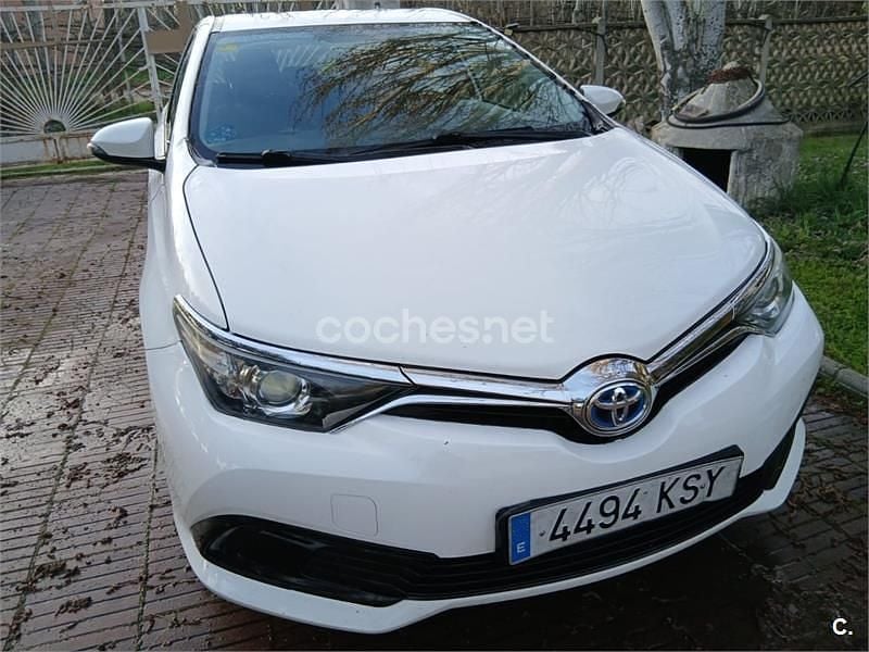 Usado Toyota Auris Hybrid Active 136 CV (100 kW) 2019 Blanco Familiar