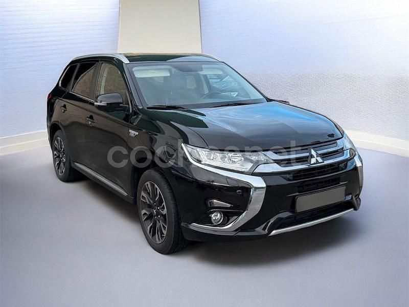 Usado Mitsubishi Outlander P-HEV 203 CV (149 kW) 2016 Marrón SUV