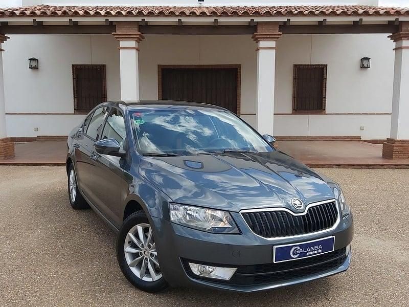 Usado Skoda Octavia Ambition 105 CV (77 kW) 2015 Gris / plata Utilitario