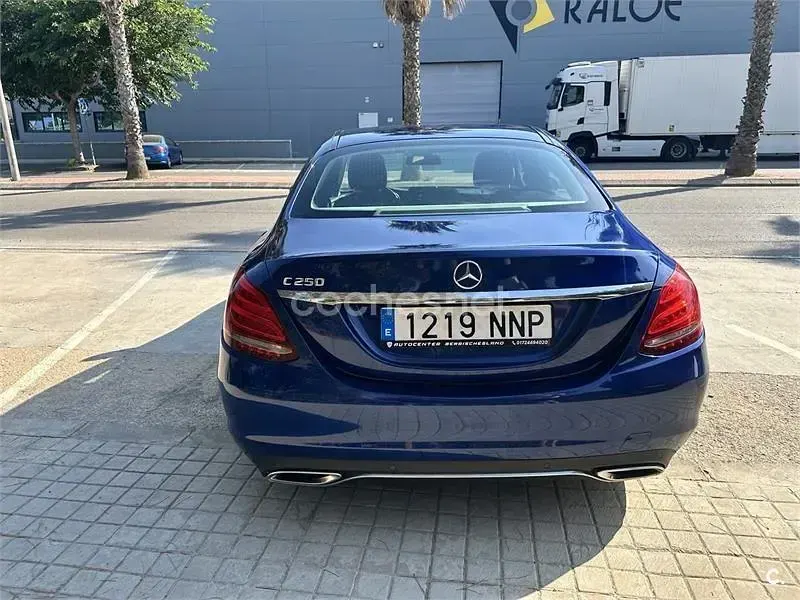 Usado Mercedes C250 AMG line 211 CV (155 kW) 2015 Azul Berlina
