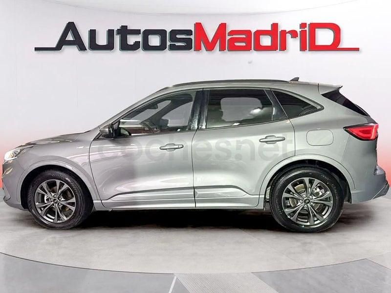 Usado Ford Kuga ST-Line 150 CV (110 kW) 2022 Gris / plata SUV