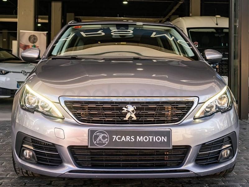 Usado Peugeot 308 SW Style 130 CV (95 kW) 2019 Gris / plata Familiar