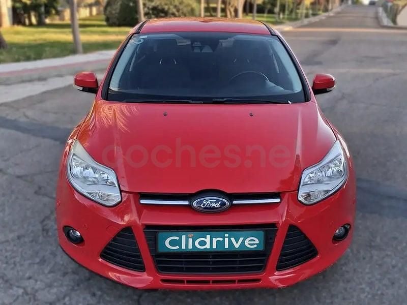 Używany Ford Focus Titanium 115 KM (84 kW) 2014 Czerwony Sedan/Limuzyna
