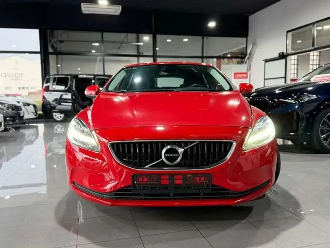 Usado Volvo V40 2018 Rojo Berlina