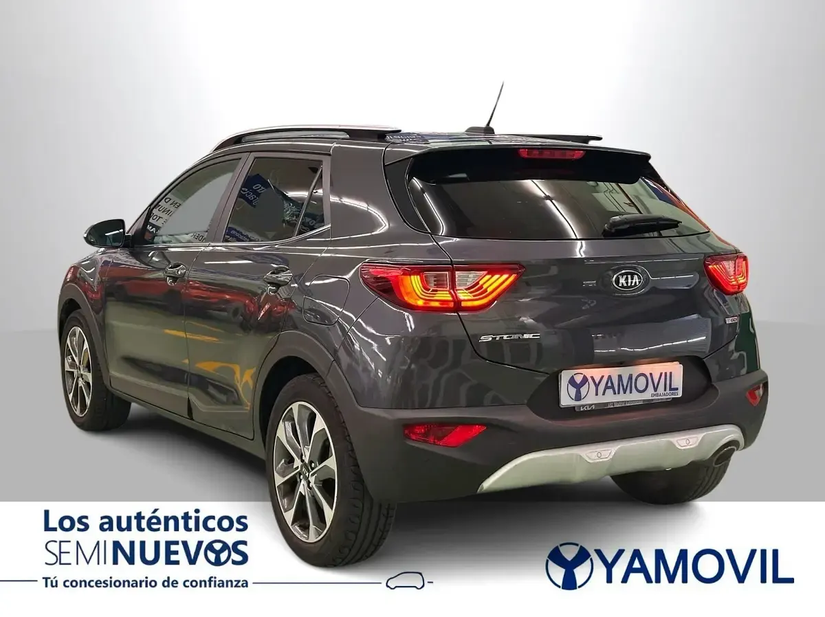 Usado Kia Stonic 120 CV (88 kW) 2017 Gris / plata SUV