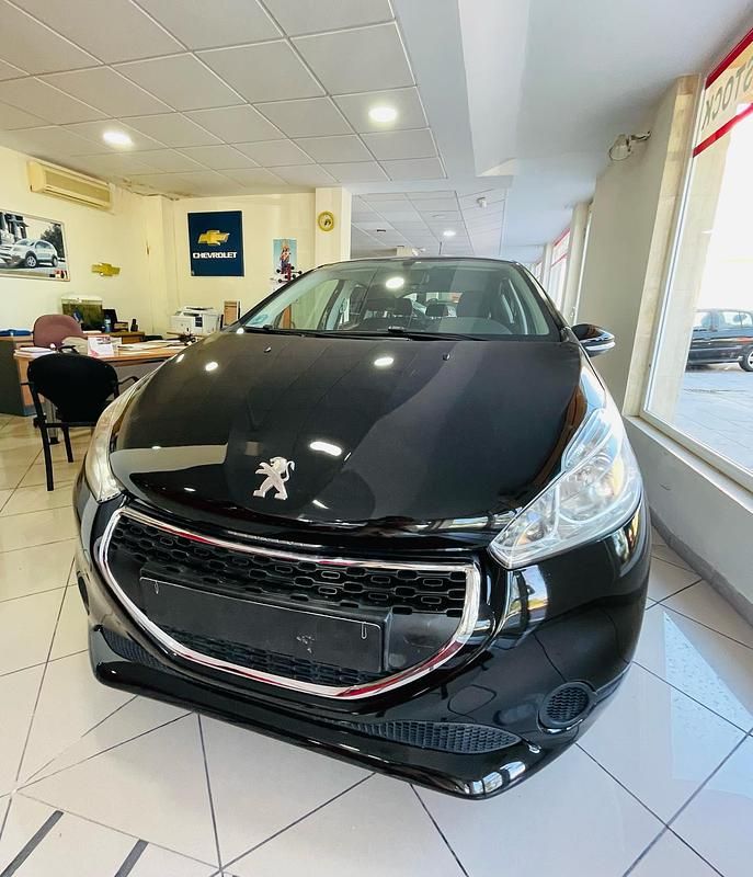 Usado Peugeot 208 Active 82 CV (60 kW) 2013 Negro Utilitario