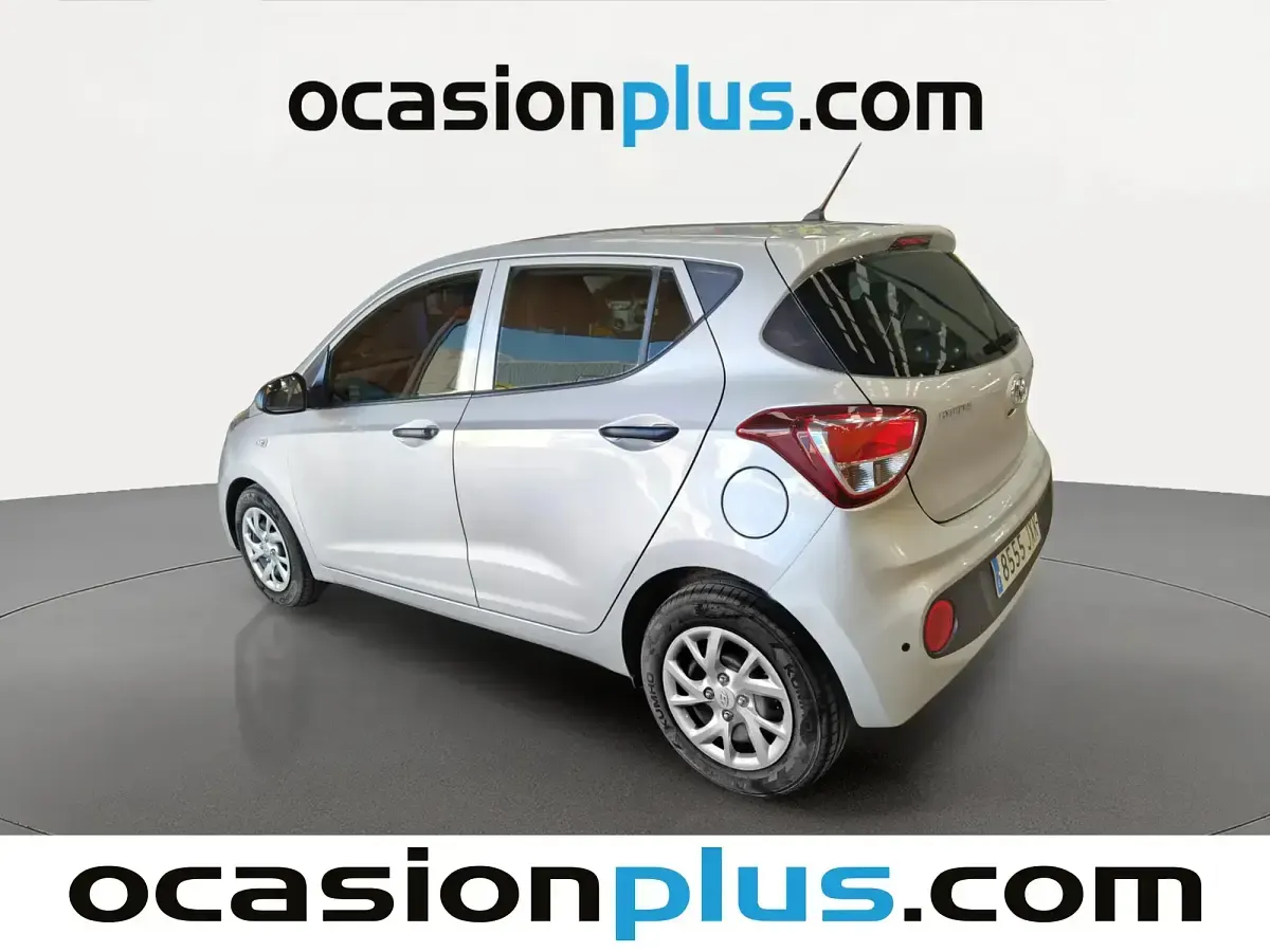 Usado Hyundai i10 66 CV (48 kW) 2017 Gris Utilitario
