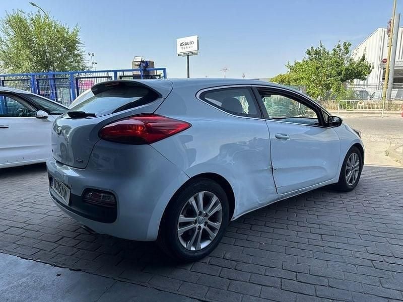 Usado Kia ProCeed 110 CV (80 kW) 2015 Blanco Utilitario