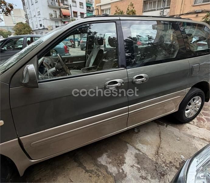 Usado Kia Carnival EX 144 CV (105 kW) 2004 Verde Monovolumen