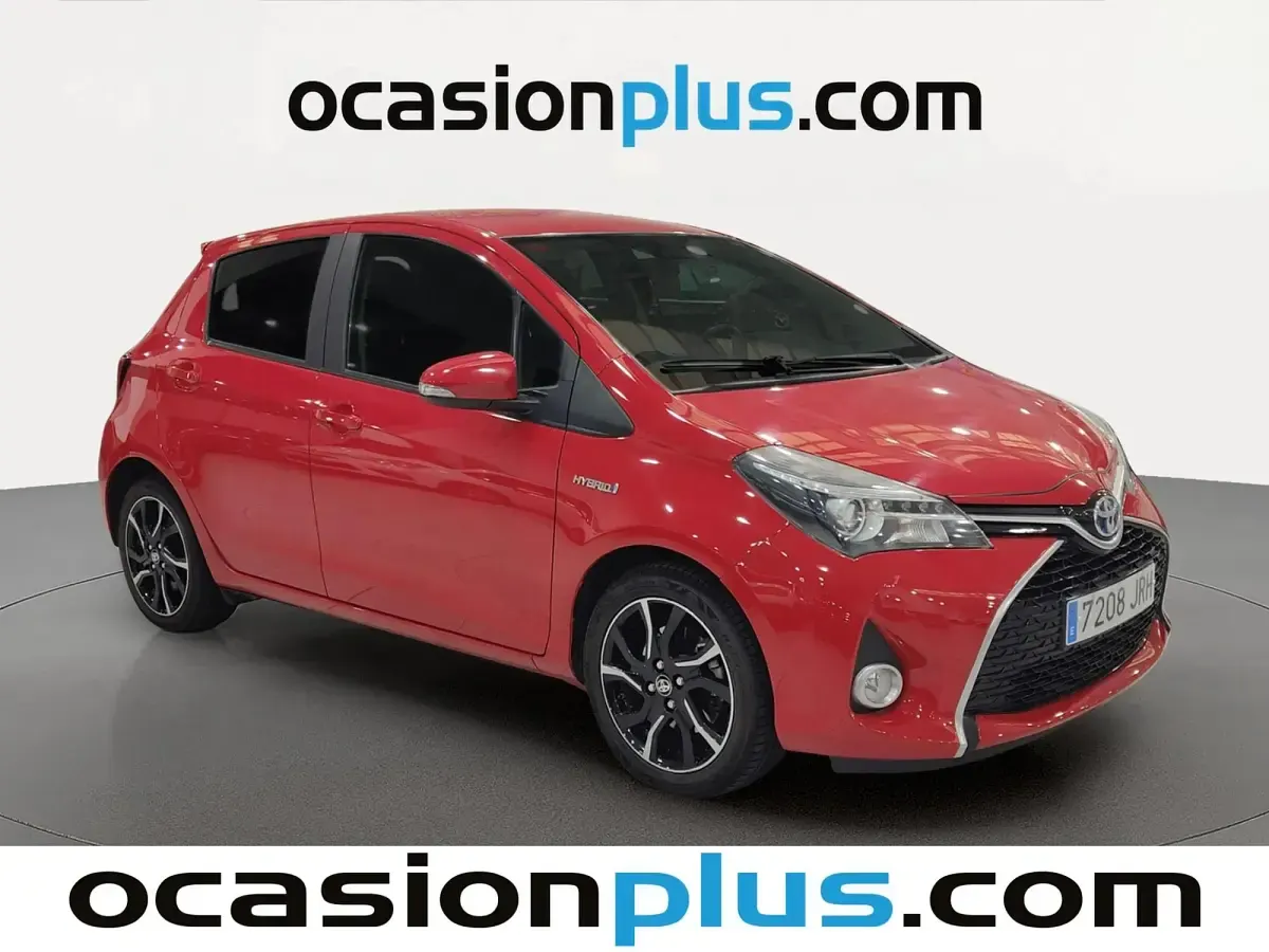 Usado Toyota Yaris Advance 100 CV (73 kW) 2016 Rojo Utilitario