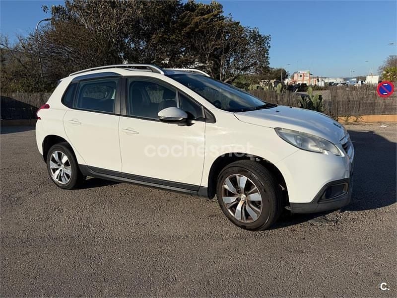 Usado Peugeot 2008 Active 82 CV (60 kW) 2015 Blanco SUV