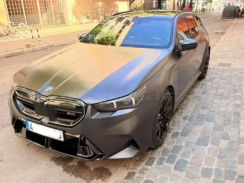 Usado BMW M5 727 CV (534 kW) 2025 Gris / plata Familiar