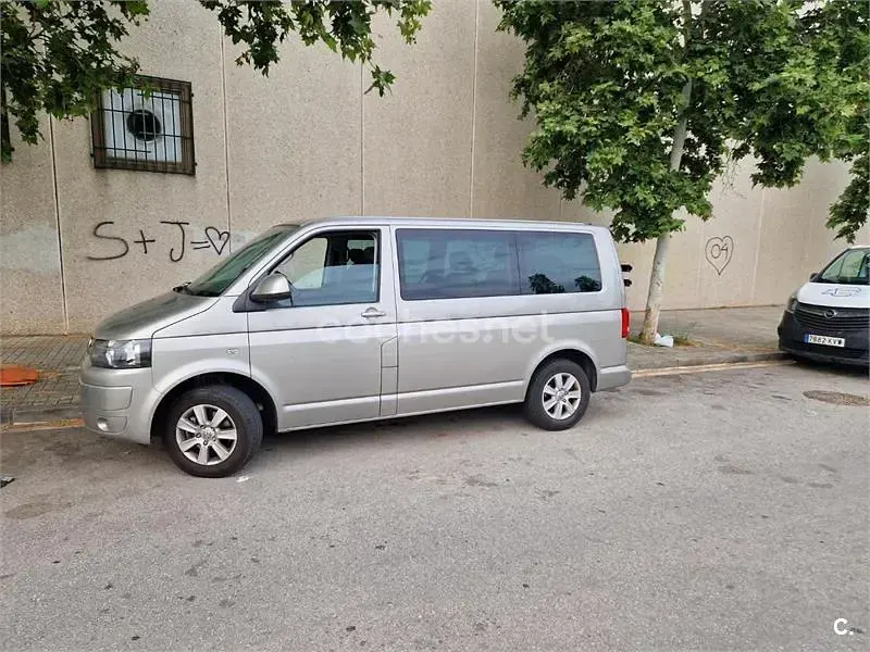 Usado VW Multivan 114 CV (83 kW) 2012 Gris / plata Monovolumen