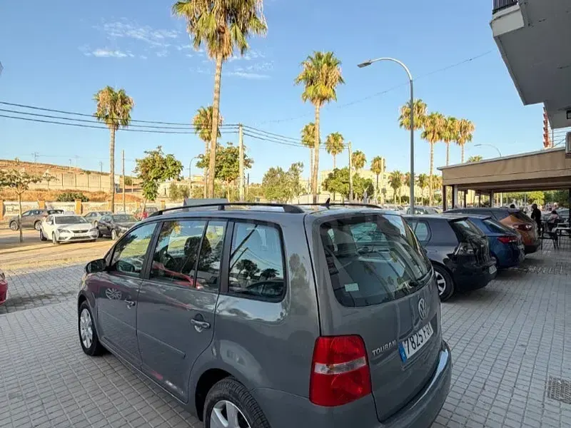 Usado VW Touran Edition 105 CV (77 kW) 2007 Gris / plata Monovolumen