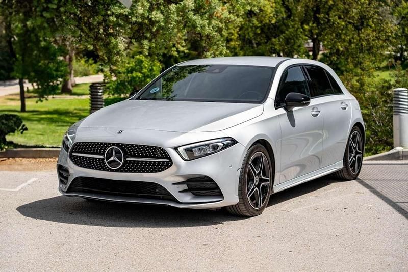 Usado Mercedes A180 Advanced 136 CV (100 kW) 2023 Gris Utilitario
