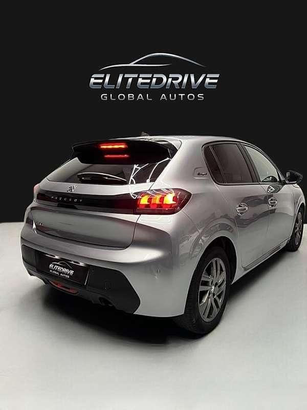 Usado Peugeot 208 Style 75 CV (55 kW) 2021 Gris / plata Utilitario