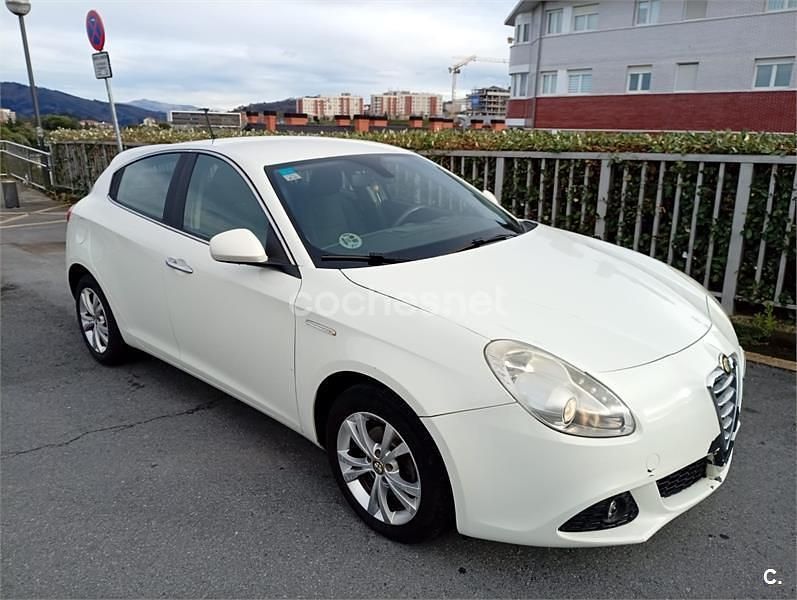 Usado Alfa Romeo Giulietta Progression 105 CV (77 kW) 2011 Blanco Berlina