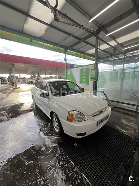Usado Kia Rio 75 CV (55 kW) 2003 Blanco Berlina