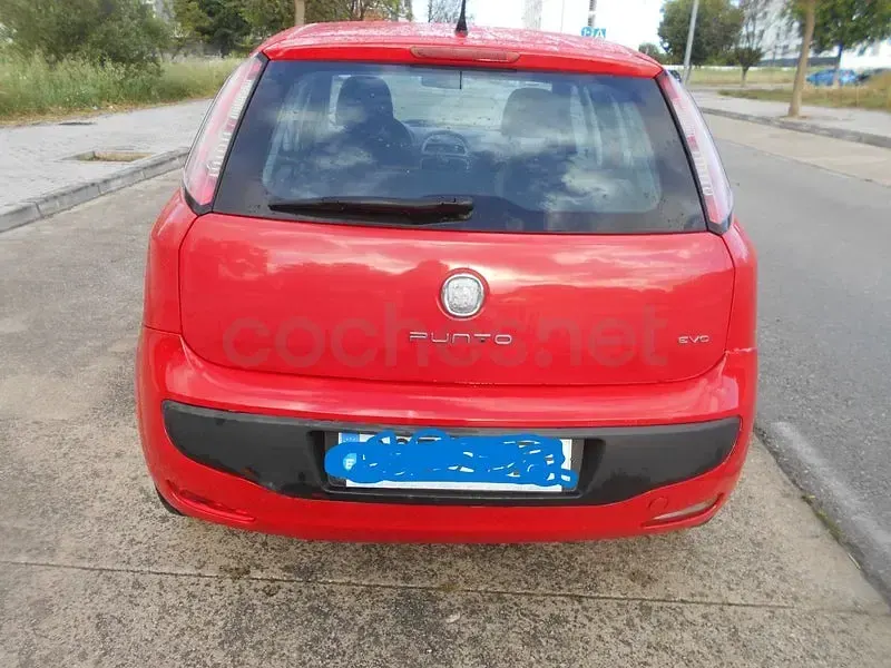 Usado Fiat Punto Active 75 CV (55 kW) 2011 Rojo Utilitario