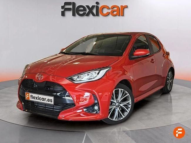 Usado Toyota Yaris Hybrid Active 116 CV (85 kW) 2024 Rojo Berlina