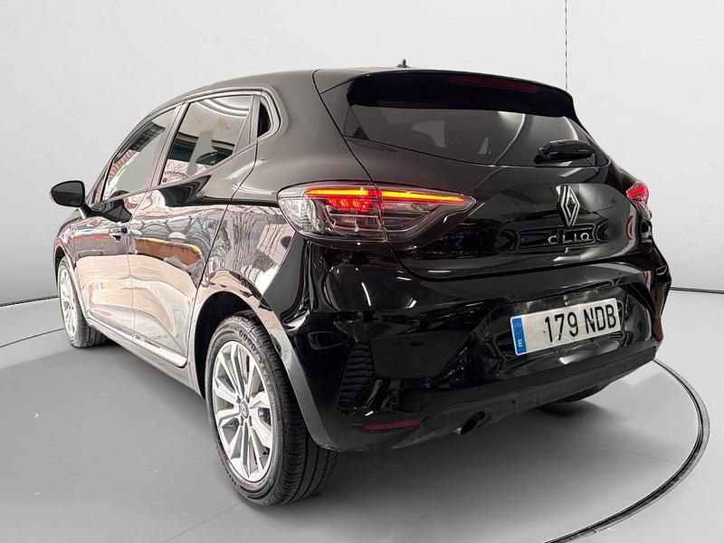 Usado Renault Clio V Evolution 101 CV (74 kW) 2025 Gris / plata Berlina