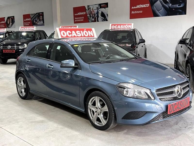 Usado Mercedes A180 Style 109 CV (80 kW) 2014 Azul Berlina