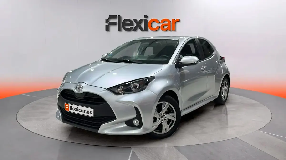 Usado Toyota Yaris Hybrid Active 116 CV (85 kW) 2025 Gris Berlina