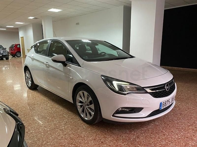 Usado Opel Astra Selective 125 CV (91 kW) 2016 Blanco Berlina