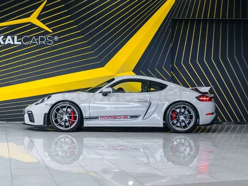 Usado Porsche 718 Cayman GT4 420 CV (308 kW) 2020 Gris / plata Coupe