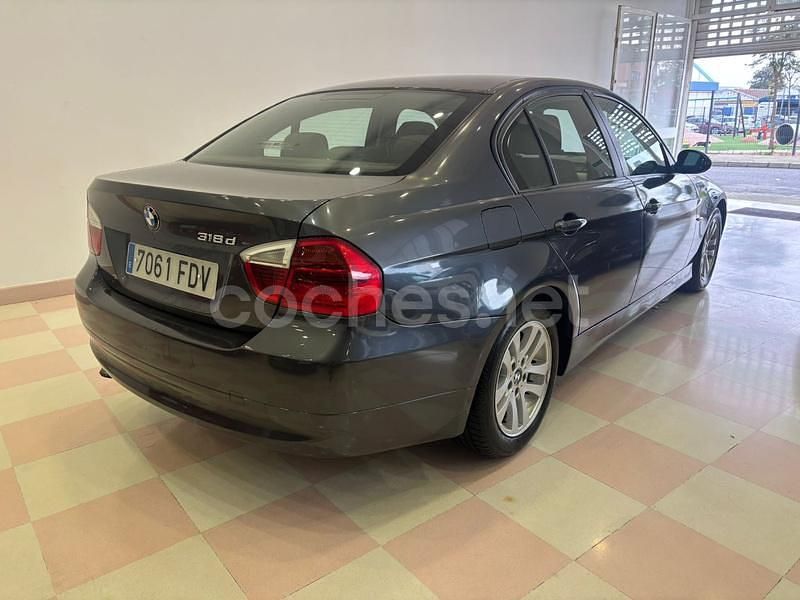 Usado BMW 318 115 CV (84 kW) 2006 Gris / plata Berlina