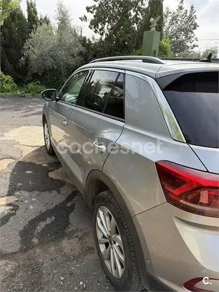 Usado VW T-Roc Life 110 CV (80 kW) 2022 Gris / plata SUV