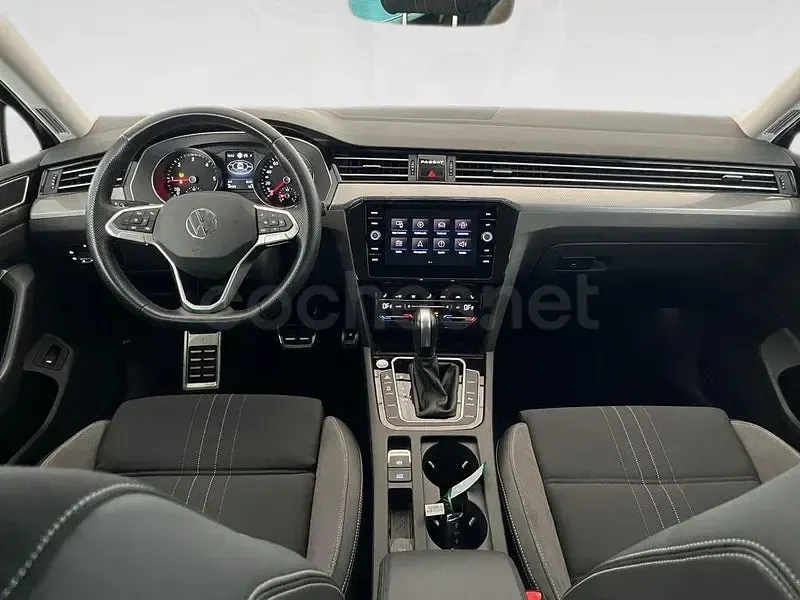 Usado VW Passat Alltrack 200 CV (147 kW) 2023 Gris / plata Familiar