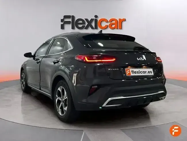 Usado Kia XCeed 100 CV (73 kW) 2024 Gris SUV