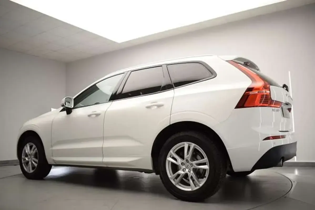 Usado Volvo XC60 Momentum 151 CV (111 kW) 2018 Blanco SUV