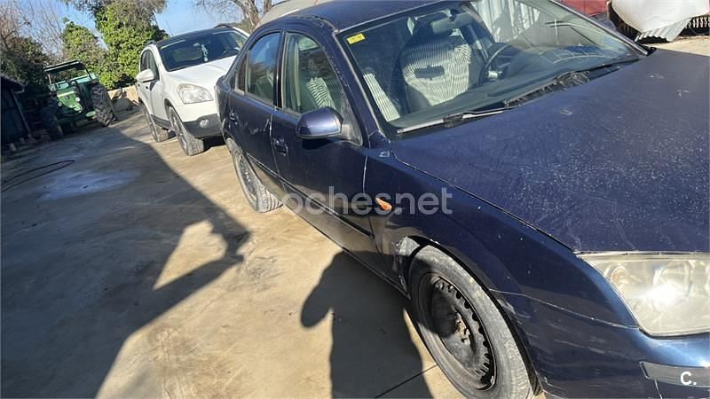 Usado Ford Mondeo Ghia 130 CV (95 kW) 2003 Azul Berlina