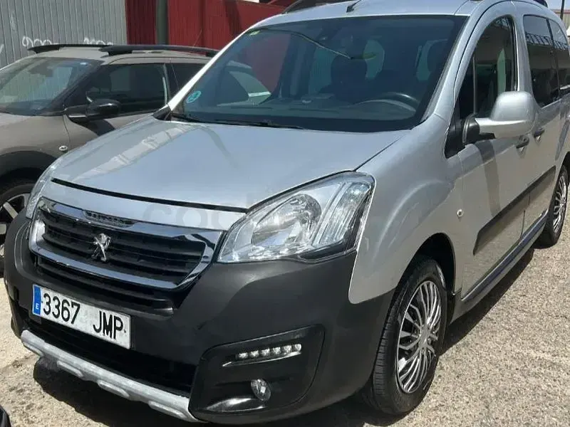 Usado Peugeot Partner Tepee Style 120 CV (88 kW) 2016 Gris / plata Monovolumen
