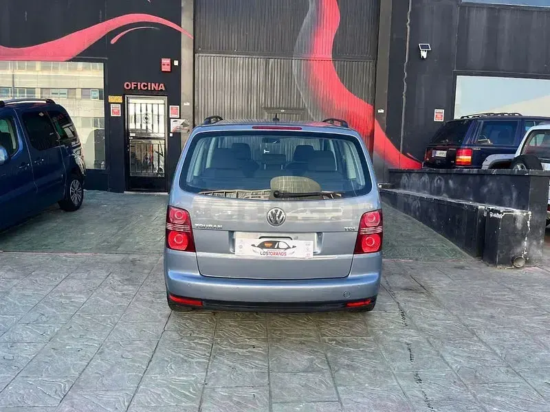 Usado VW Touran Edition 105 CV (77 kW) 2009 Gris / plata Monovolumen